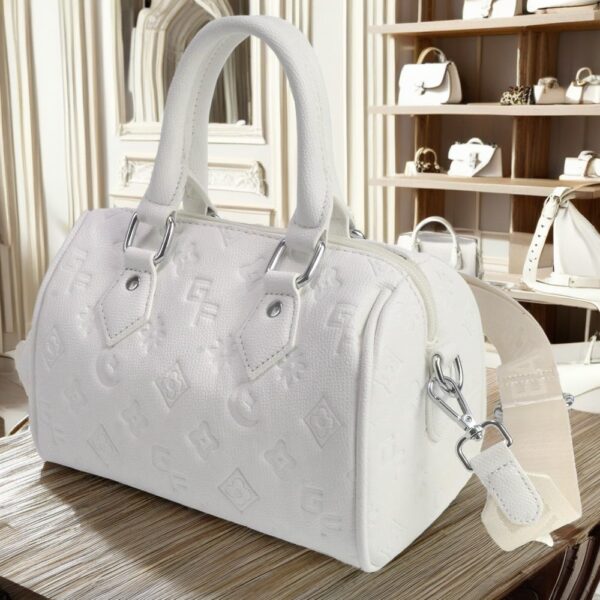 Elegant and Practical White Leather Mini Bag: A Must-Have Accessory